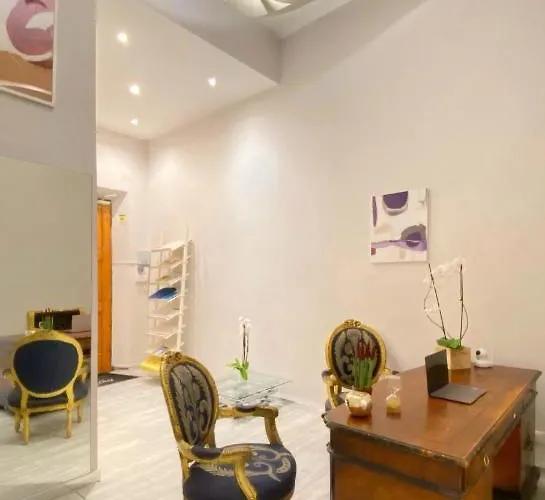 Relais Nazionale 18 Oda ve Kahvaltı